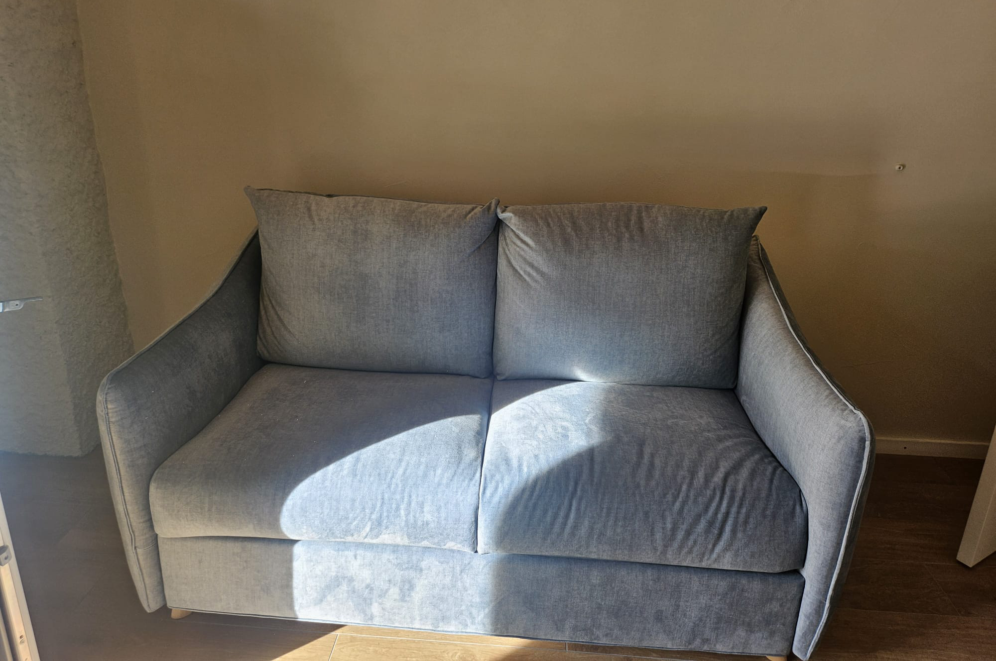chambre cornalin_sofa